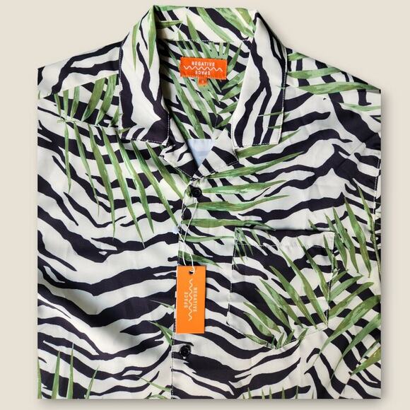 Negative Spaces Men's Button Up Nature Jungle Short Sleeve Shirt Size S NWT - Picture 2 of 5